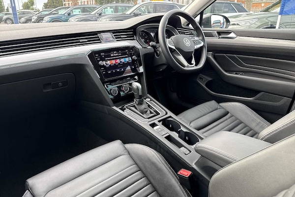 Used Volkswagen Passat 2023 for sale - 76228843: Photo 2
