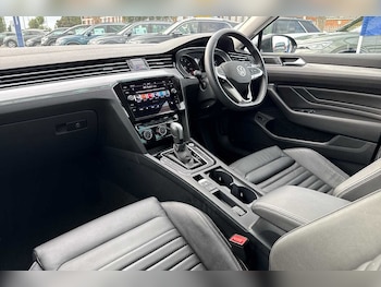 Used Volkswagen Passat 2023 for sale - 76228843: Photo 2