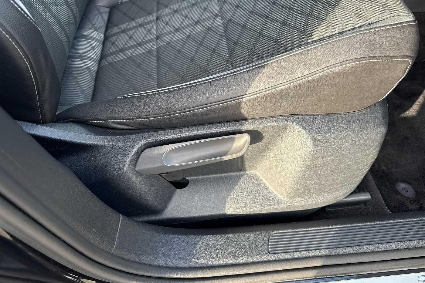 Used Volkswagen T-Roc 2022 for sale - 76539549: Photo 14