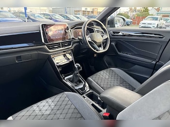 Used Volkswagen T-Roc 2022 for sale - 76539549: Photo