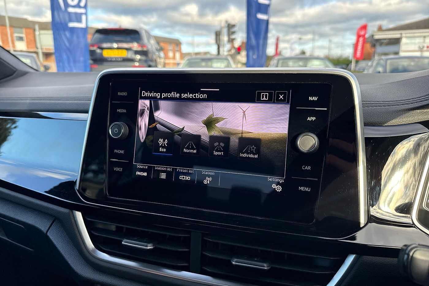 Used Volkswagen T-Roc 2022 for sale - 76539549: Photo 30