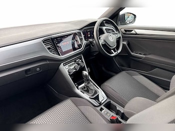 Used Volkswagen T-Roc 2021 for sale - 77575927: Photo