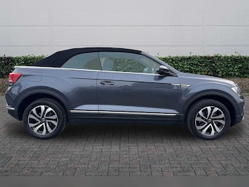 Used Volkswagen T-Roc 2021 for sale - 77575927: Photo