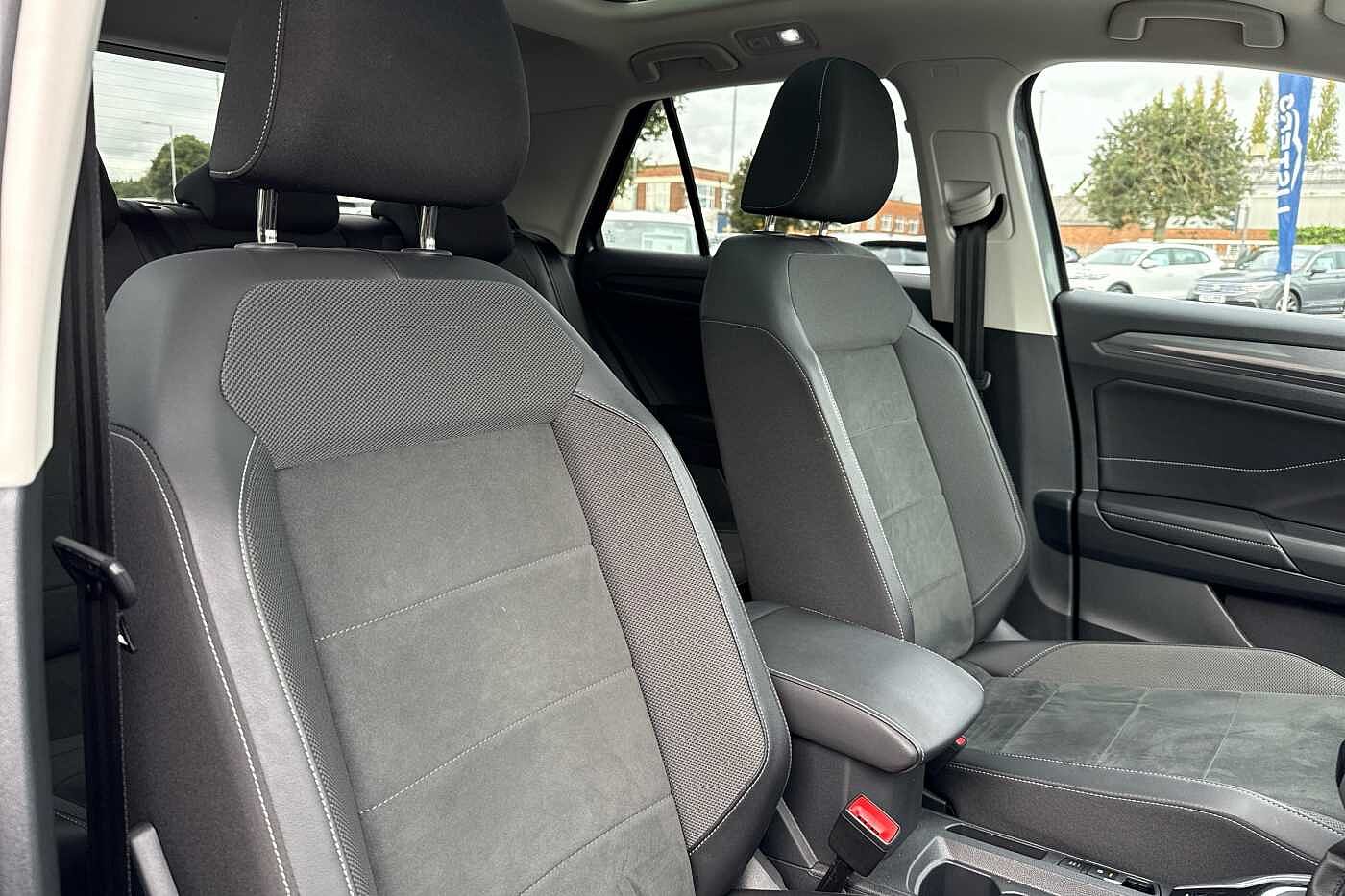 Used Volkswagen T-Roc 2023 for sale - 76285473: Photo 13