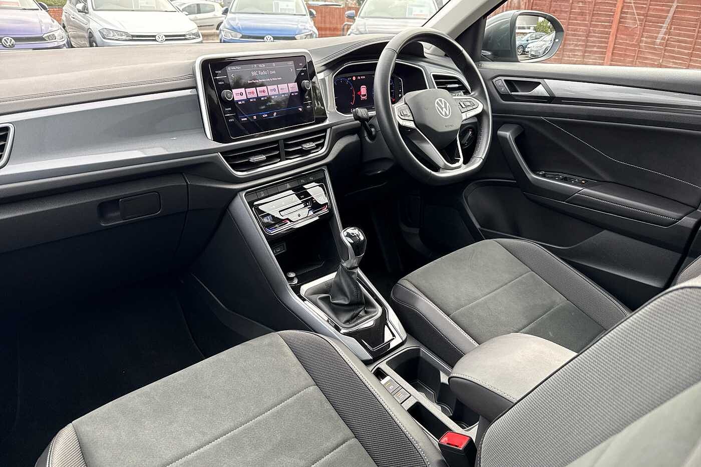 Used Volkswagen T-Roc 2023 for sale - 76285473: Photo 2