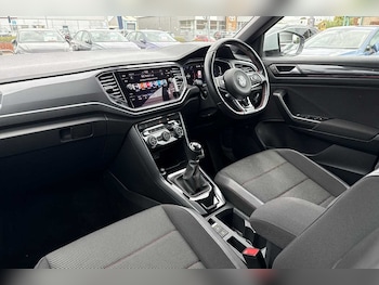 Used Volkswagen T-Roc 2022 for sale - 76086173: Photo 2