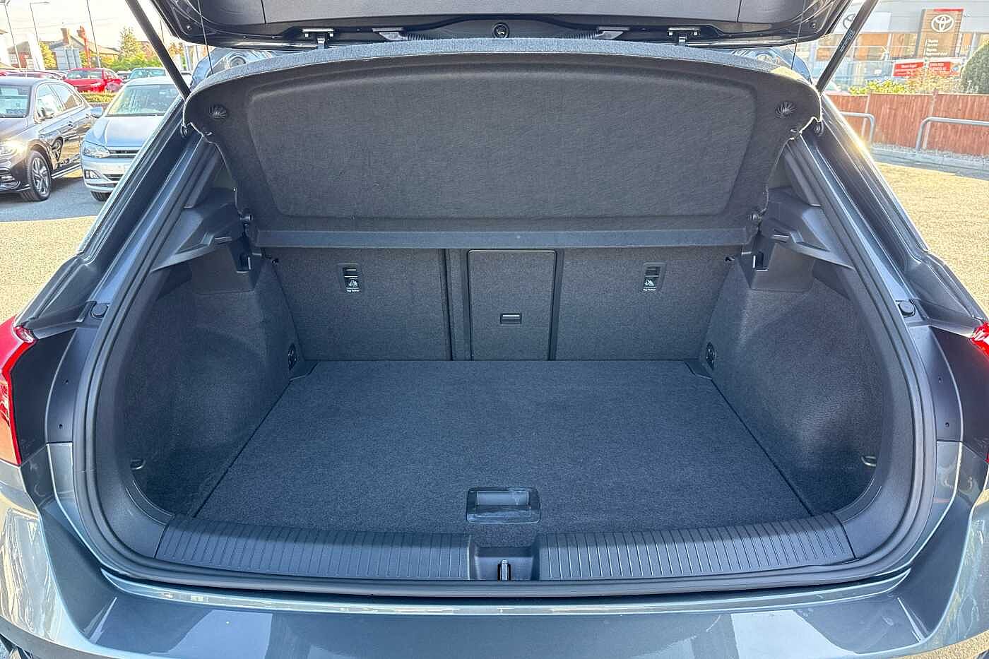 Used Volkswagen T-Roc 2018 for sale - 76033212: Photo 12