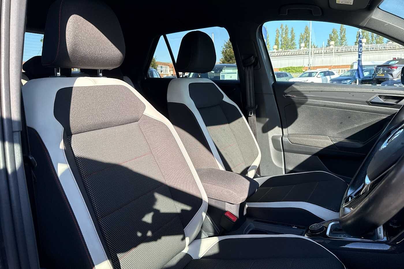 Used Volkswagen T-Roc 2018 for sale - 76033212: Photo 13