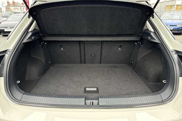 Used Volkswagen T-Roc 2023 for sale - 76228853: Photo 12