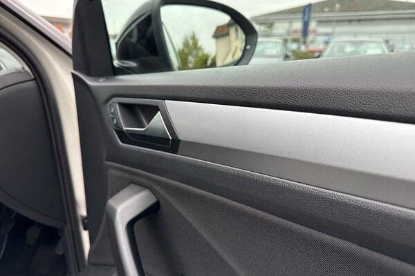 Used Volkswagen T-Roc 2023 for sale - 76228853: Photo 15