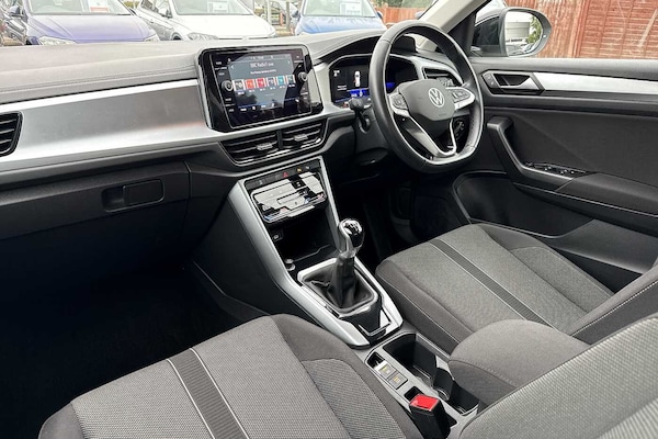 Used Volkswagen T-Roc 2023 for sale - 76228853: Photo 2