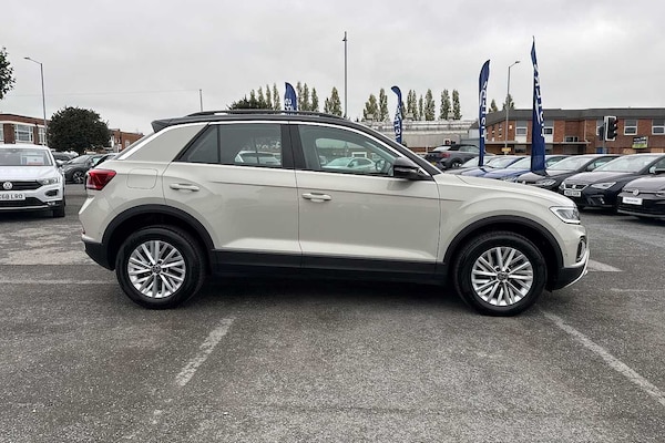 Used Volkswagen T-Roc 2023 for sale - 76228853: Photo 4