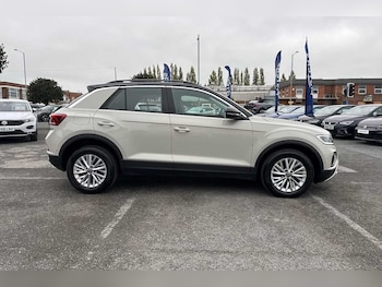 Used Volkswagen T-Roc 2023 for sale - 76228853: Photo 4