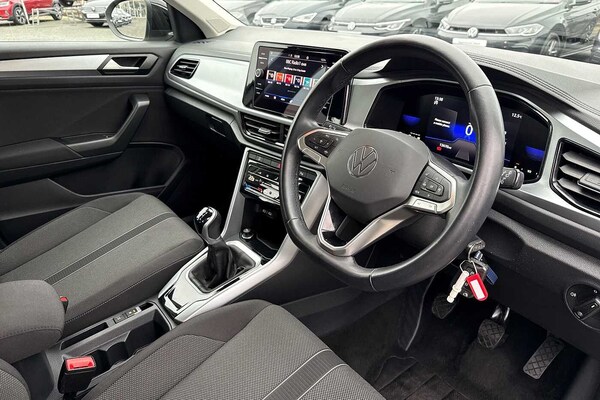 Used Volkswagen T-Roc 2023 for sale - 76228853: Photo 6