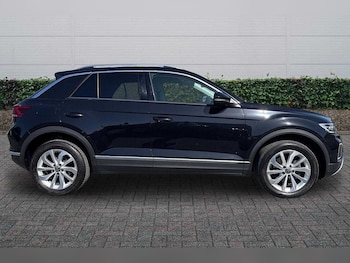 Used Volkswagen T-Roc 2023 for sale - 78087999: Photo