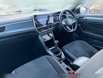 Used Volkswagen T-Roc 2022 for sale - 76692701: Photo