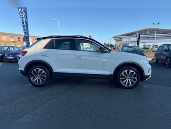 Used Volkswagen T-Roc 2022 for sale - 76692701: Photo