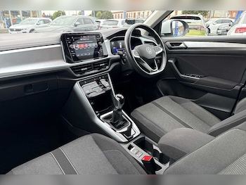 Used Volkswagen T-Roc 2023 for sale - 76086134: Photo