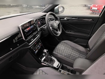 Used Volkswagen T-Roc 2023 for sale - 76228867: Photo 2