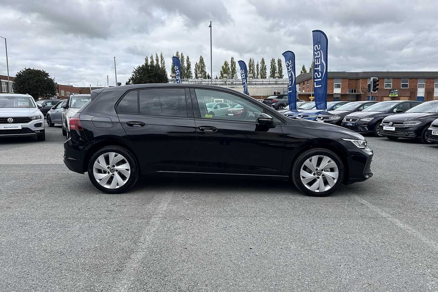 Used Volkswagen Golf 2025 for sale - 76285472: Photo 4