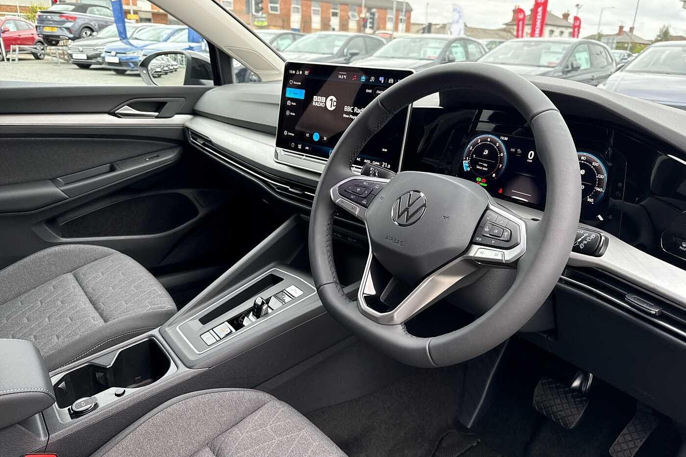 Used Volkswagen Golf 2025 for sale - 76285472: Photo 6