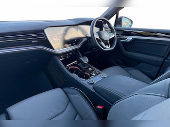 Used Volkswagen Touareg 2025 for sale - 76800472: Photo