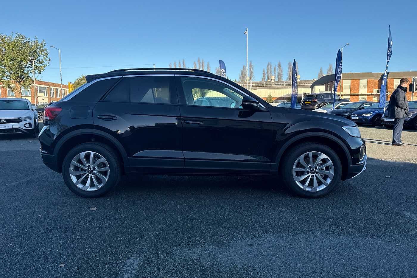Used Volkswagen T-Roc 2025 for sale - 76458578: Photo 4