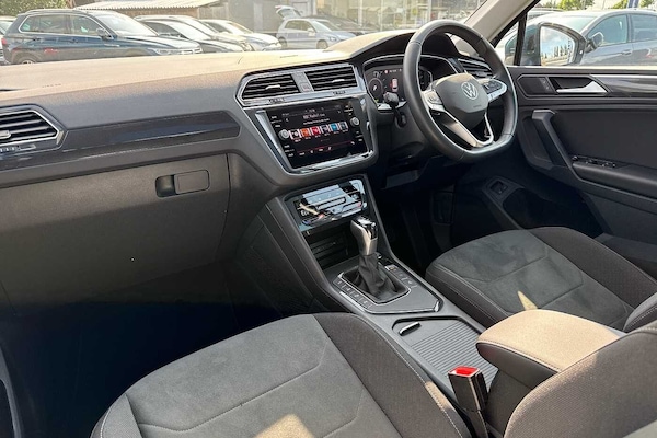 Used Volkswagen Tiguan 2023 for sale - 75403028: Photo 2