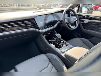 Used Volkswagen Touareg 2025 for sale - 76350487: Photo