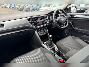 Used Volkswagen T-Roc 2021 for sale - 75721545: Photo