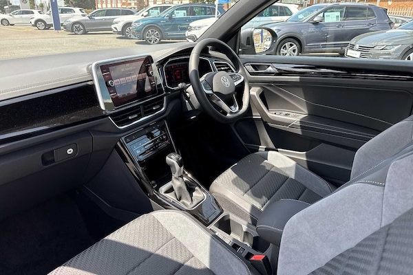 Used Volkswagen T-Roc 2025 for sale - 75142438: Photo 2