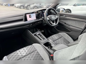 Used Volkswagen Golf 2022 for sale - 76139625: Photo 2