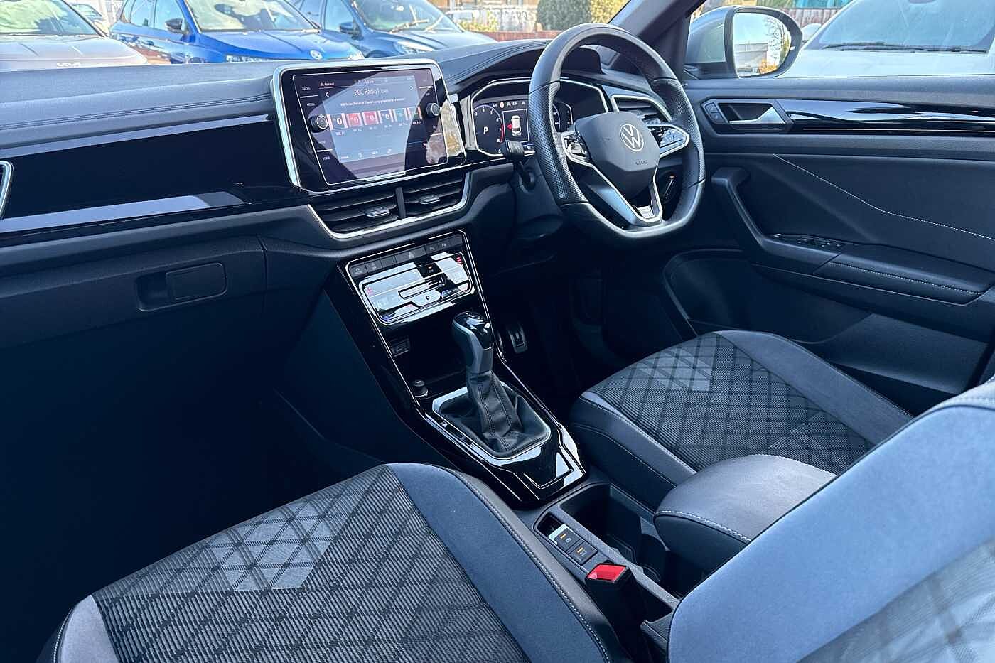 Used Volkswagen T-Roc 2023 for sale - 76458609: Photo 2