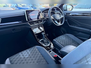 Used Volkswagen T-Roc 2023 for sale - 76458609: Photo