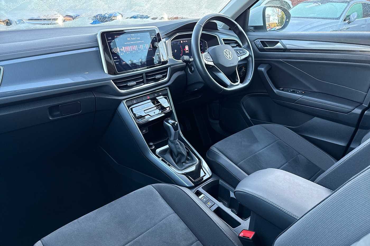 Used Volkswagen T-Roc 2023 for sale - 76586524: Photo 2