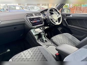 Used Volkswagen Tiguan 2023 for sale - 76190603: Photo 2