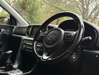 Used Kia Sportage 2018 for sale - 76240060: Photo 2