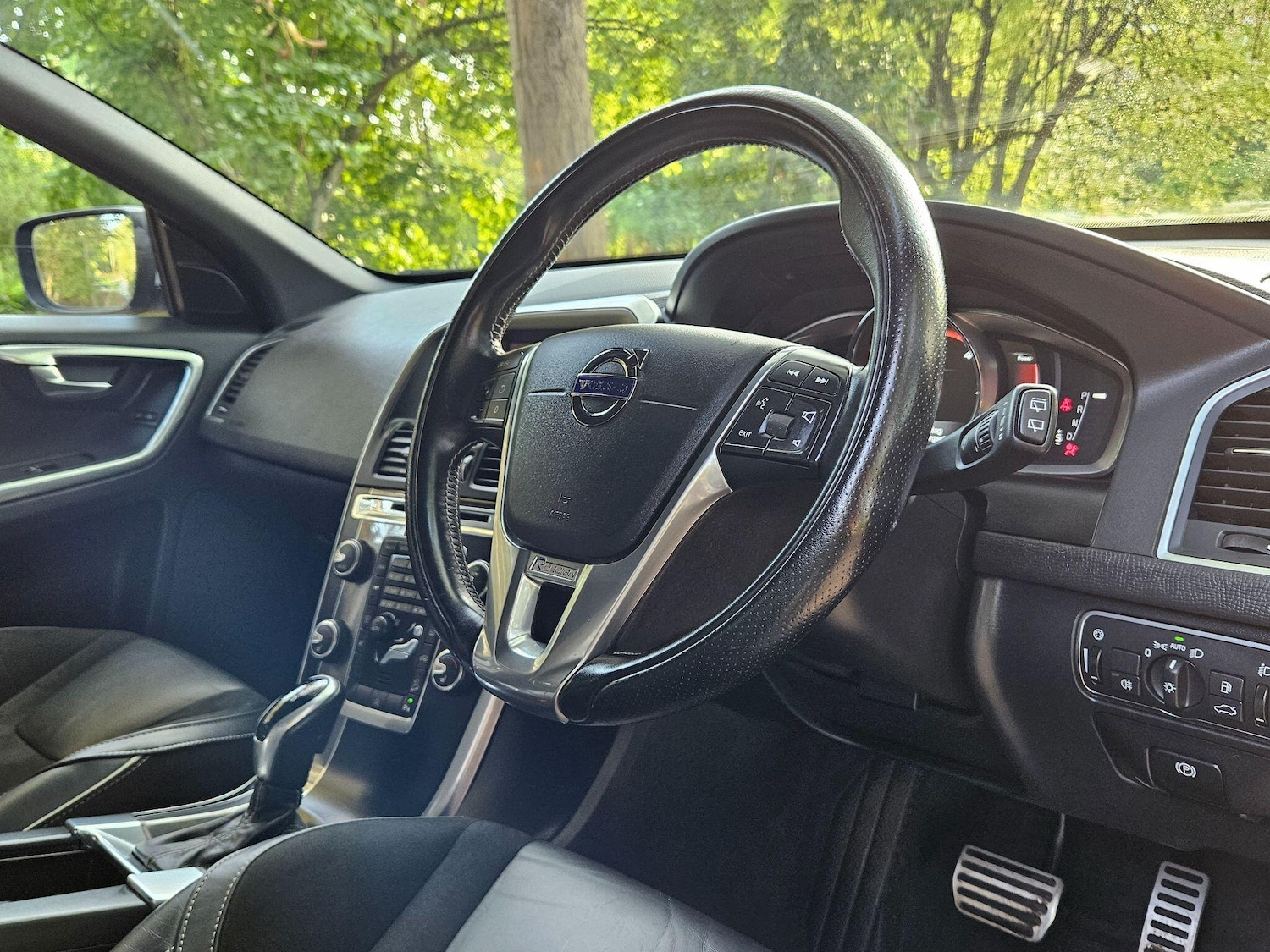 Used Volvo XC60 2017 for sale - 76094250: Photo 2