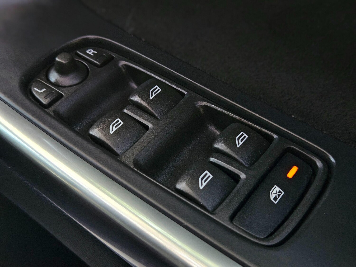 Used Volvo XC60 2017 for sale - 76094250: Photo 57