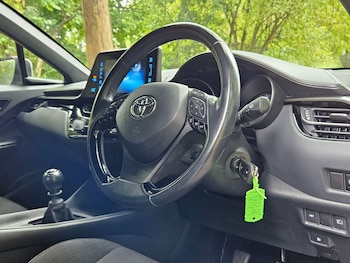 Used Toyota C-HR 2019 for sale - 75551629: Photo