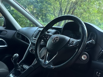 Used Vauxhall Zafira 2017 for sale - 76239556: Photo 2