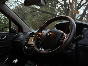 Used Renault Captur 2018 for sale - 76137244: Photo 2