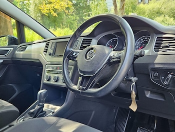 Used Volkswagen Golf SV 2017 for sale - 75552236: Photo