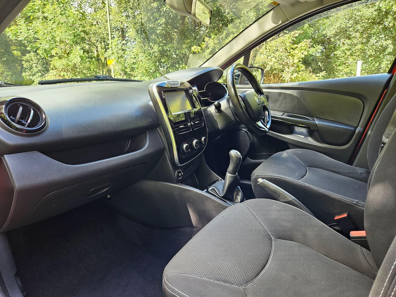 Used Renault Clio 2016 for sale - 76094788: Photo 11