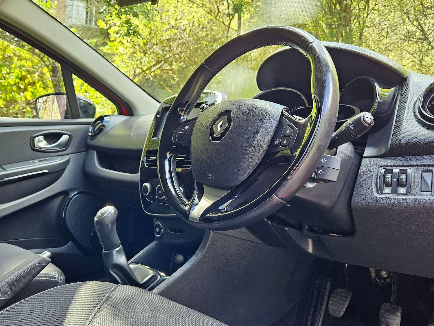 Used Renault Clio 2016 for sale - 76094788: Photo 3
