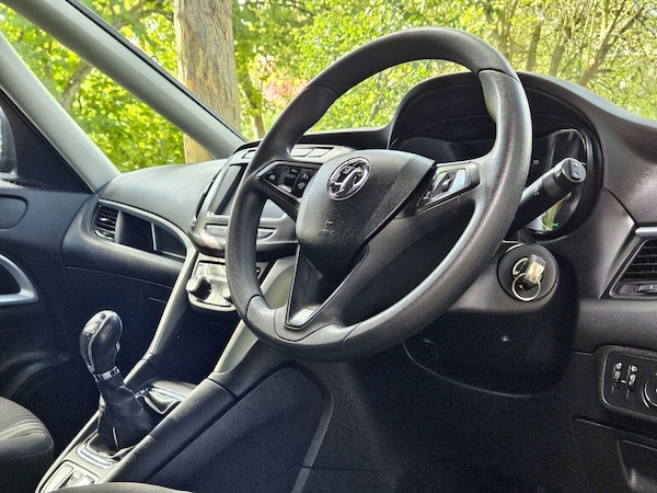 Used Vauxhall Zafira 2017 for sale - 76239784: Photo 2