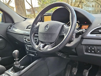 Used Renault Megane 2015 for sale - 76239434: Photo 2