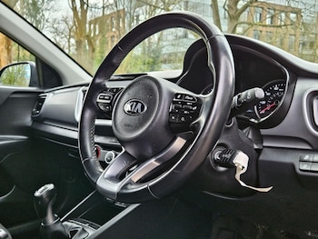 Used Kia Stonic 2018 for sale - 75552100: Photo