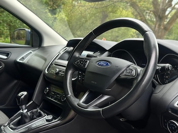 Used Ford Focus 2017 for sale - 76238803: Photo 2