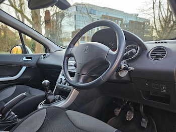Used Peugeot 308 2011 for sale - 75552652: Photo